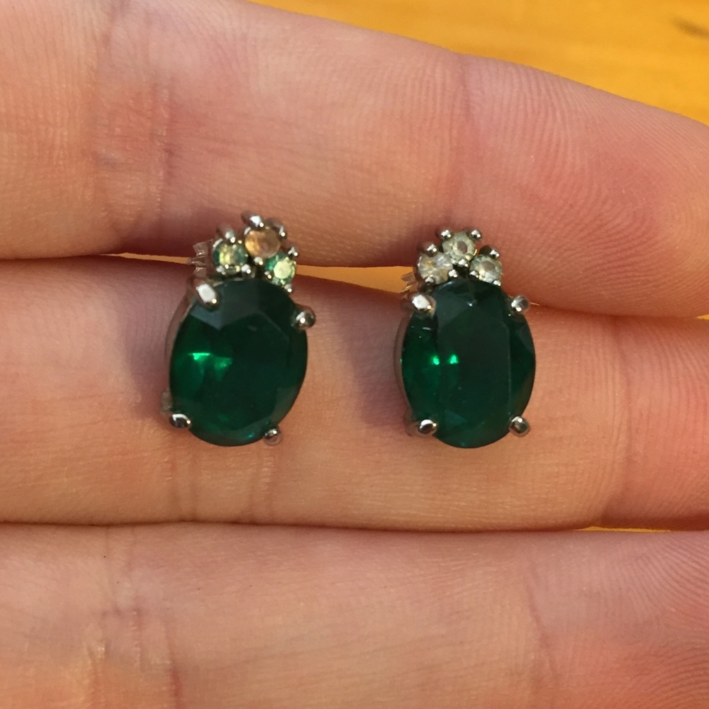 Elegant green stud earrings